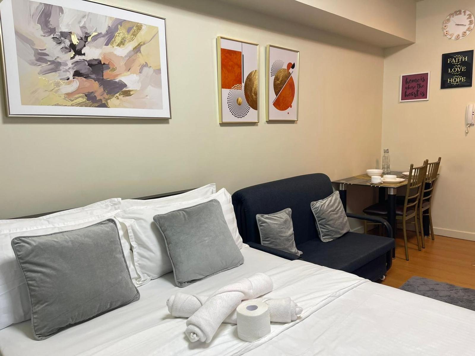 8 Adriatico Staycation Manila Exterior photo