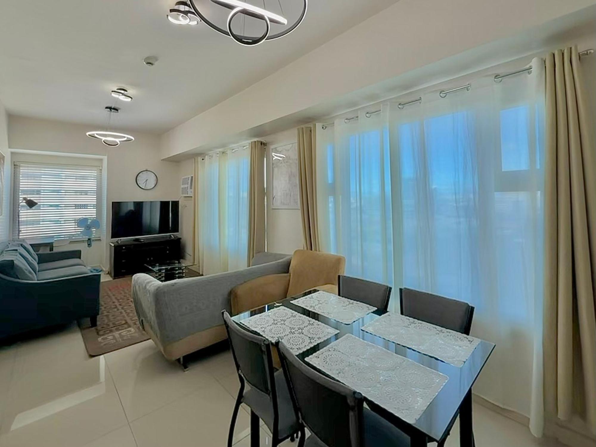 8 Adriatico Staycation Manila Exterior photo