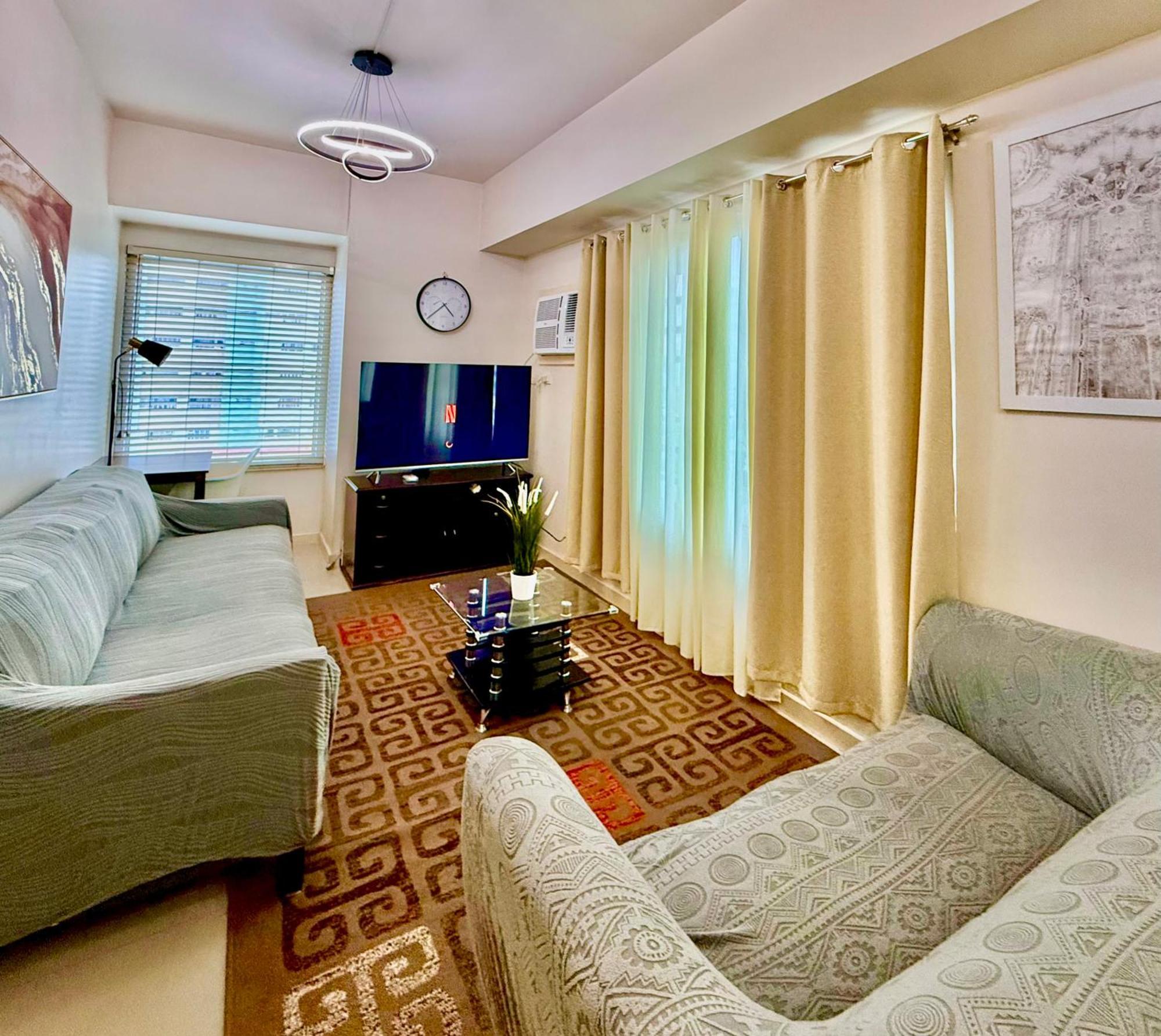 8 Adriatico Staycation Manila Exterior photo